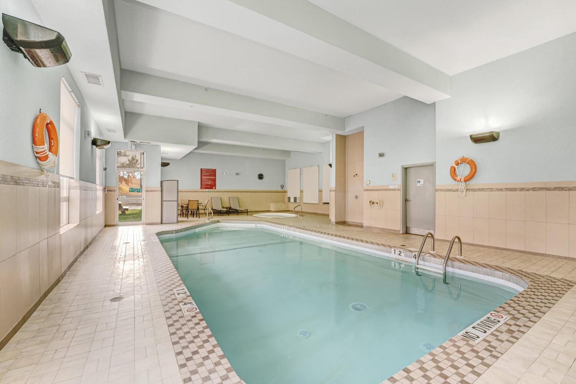 Holiday Inn Express Hotel & Suites-Edmonton South, An Ihg Hotel Luaran gambar